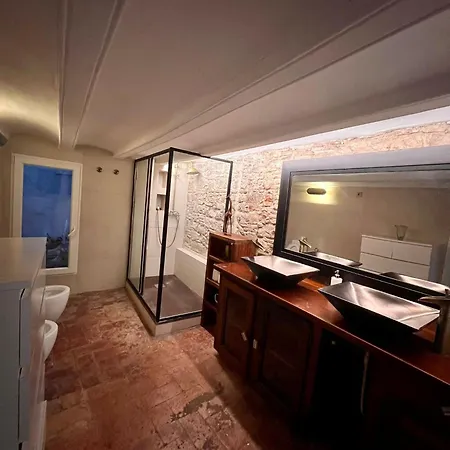 Guest house Habitacion Con Bano Privado En La Rambla Barcelona